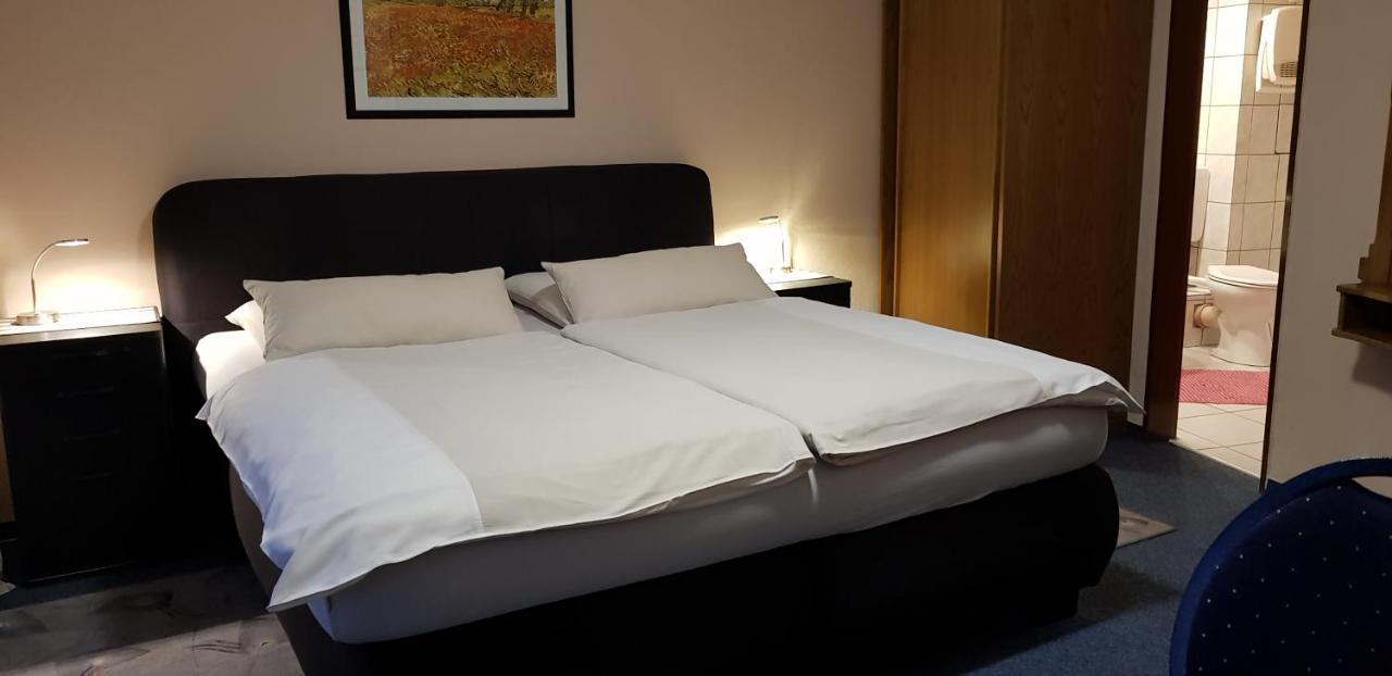 Hotel Garni Julia Linnich Kültér fotó