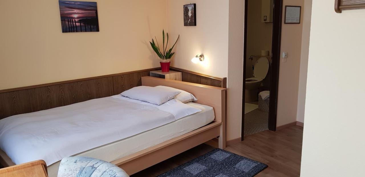 Hotel Garni Julia Linnich Kültér fotó